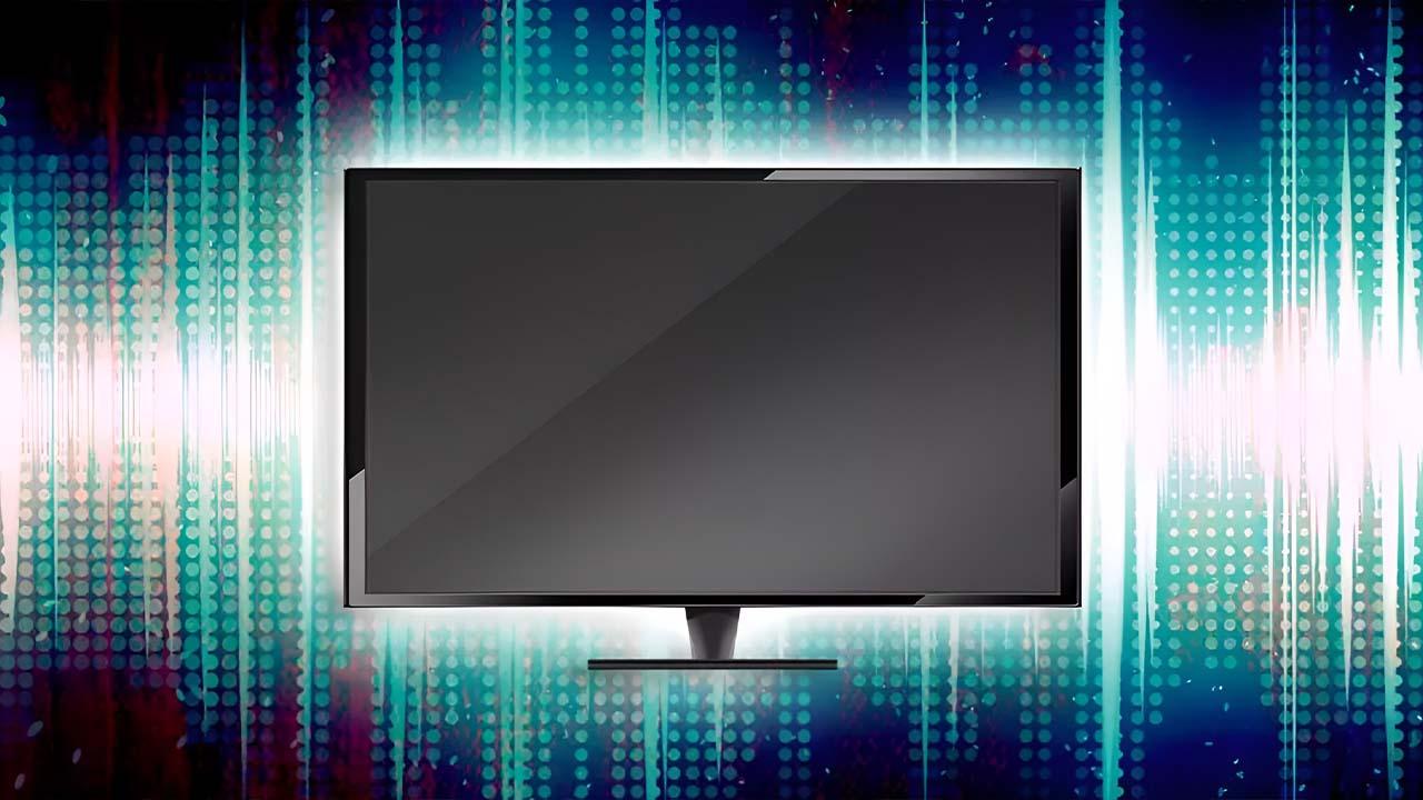 Pequeños televisores antiguos con pantalla de interferencia gris
