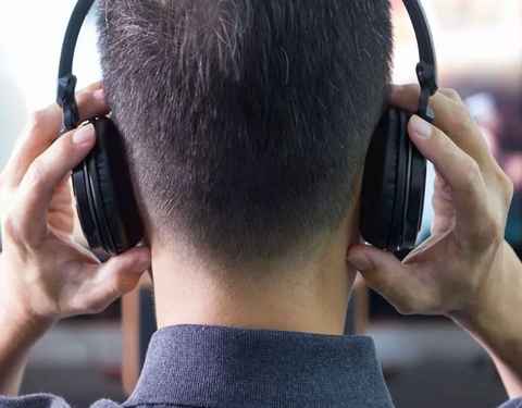 Estos auriculares no necesitan nuestros oídos para que escuchemos música