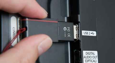 El puerto USB de tu Smart TV puede ser (inesperadamente) tu mejor aliado:  estos son los mejores usos que puedes darle