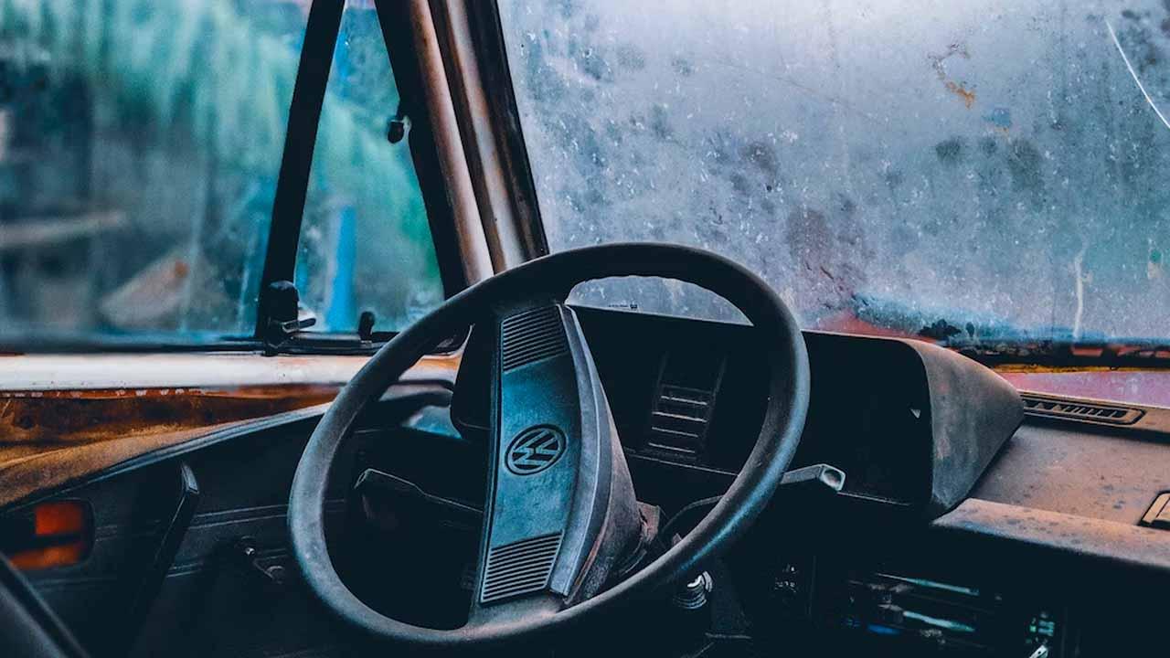 Multa por conducir con el parabrisas sucio: ¿cuánto se paga y cómo