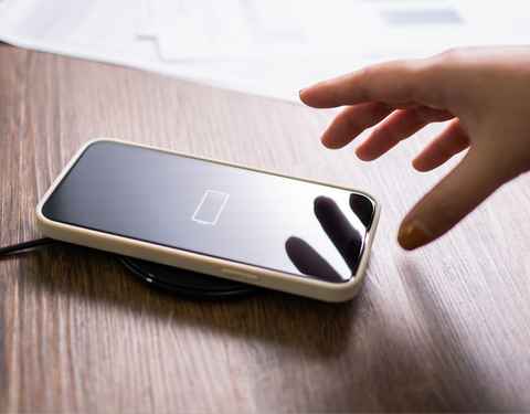 Samsung quiere lograr lo que Apple no pudo con su nuevo cargador  inalámbrico triple