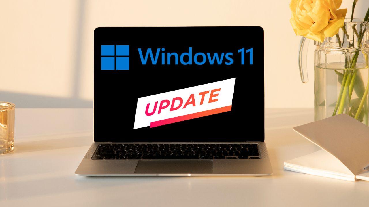 Un ordenador portátil con el logo de Windows 11 y la palabra Update en la pantalla