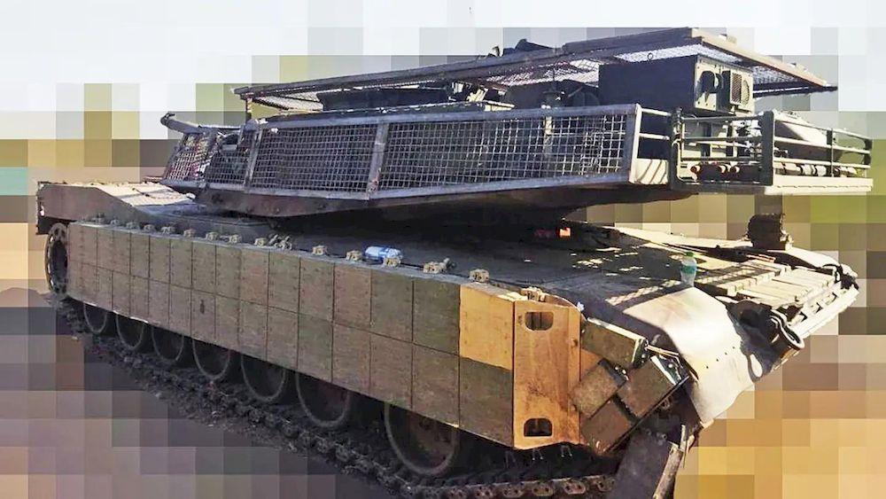 Tanque modelo M1A1 Abrams protegido con sistema de jaula