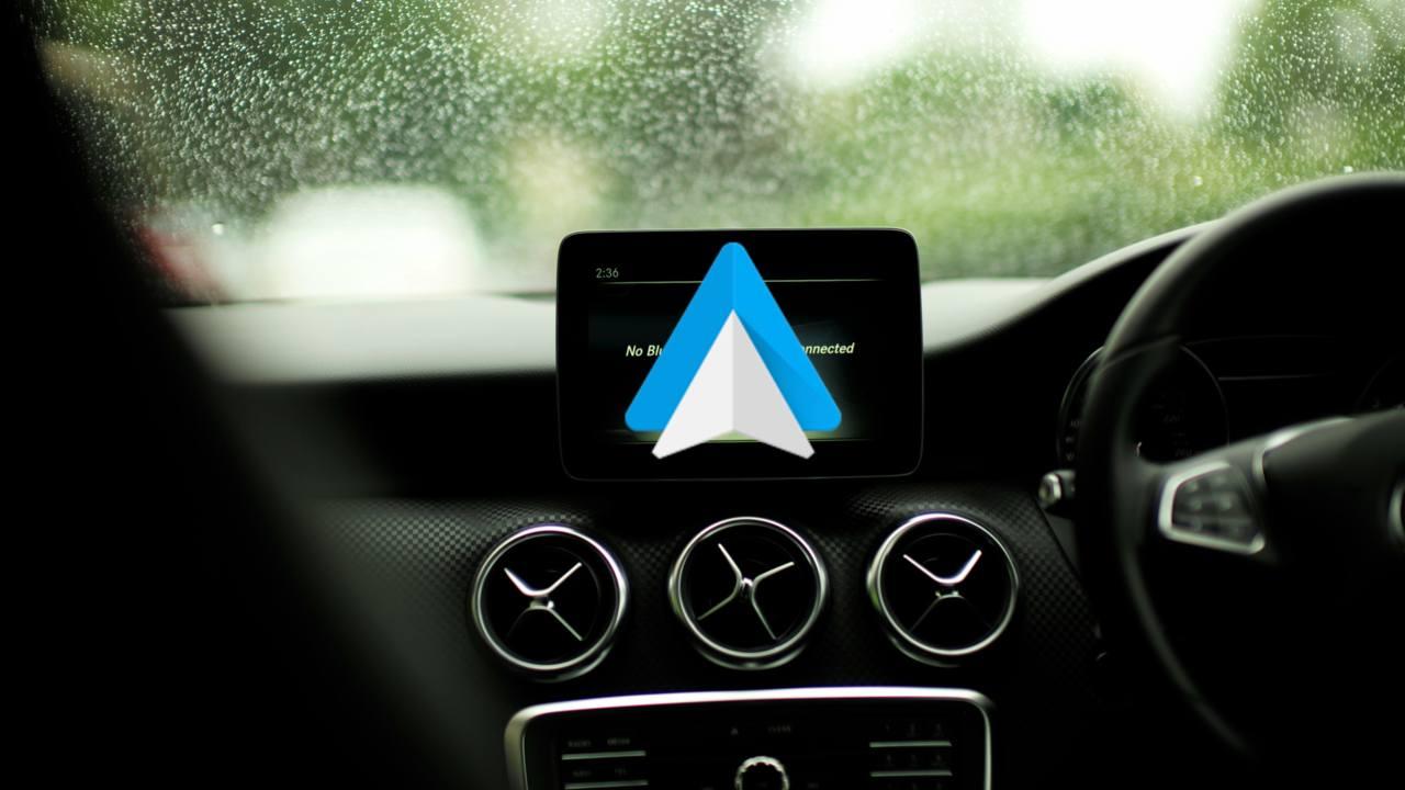imagen de un coche con el logo de android auto