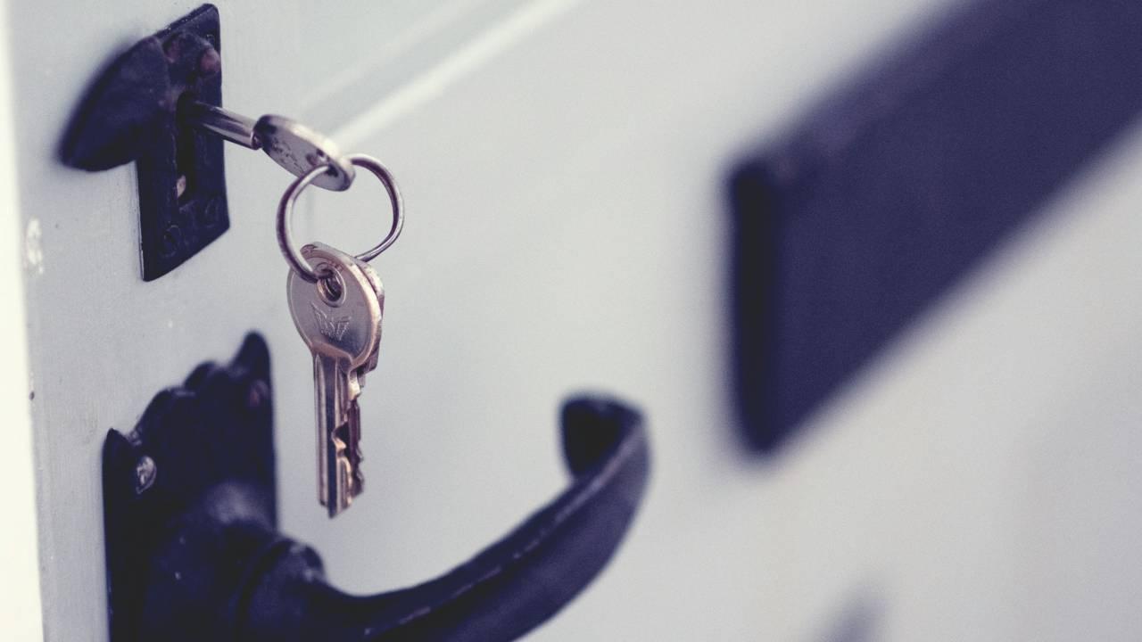 imagen de una cerradura y unas llaves