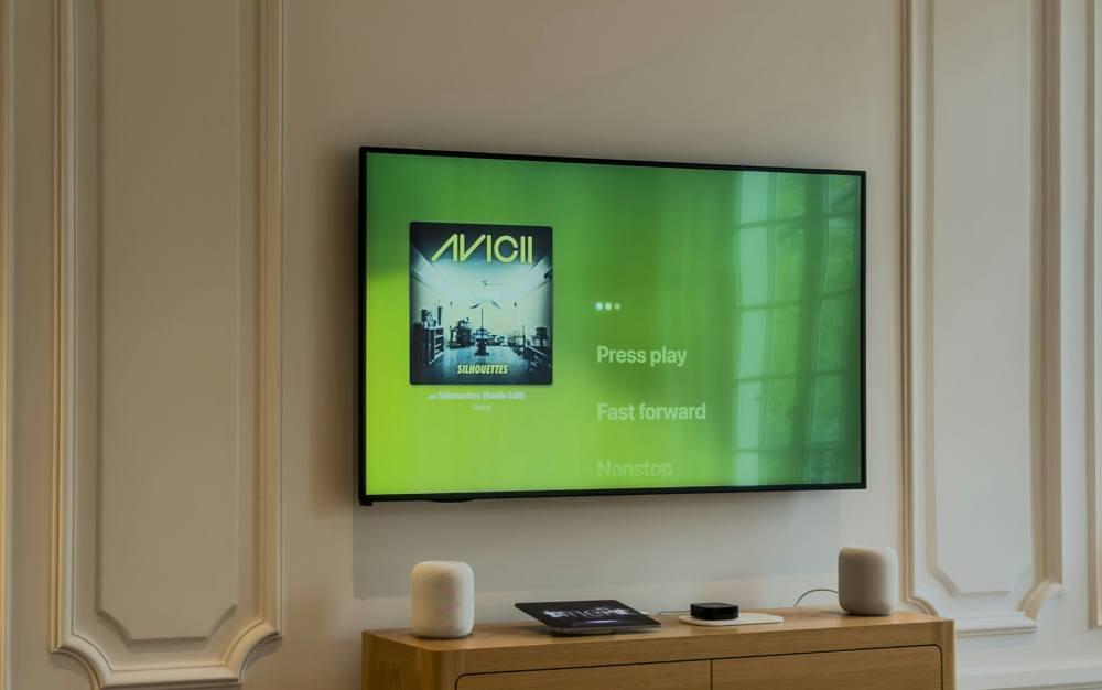 smart tv instalada en una vivienda