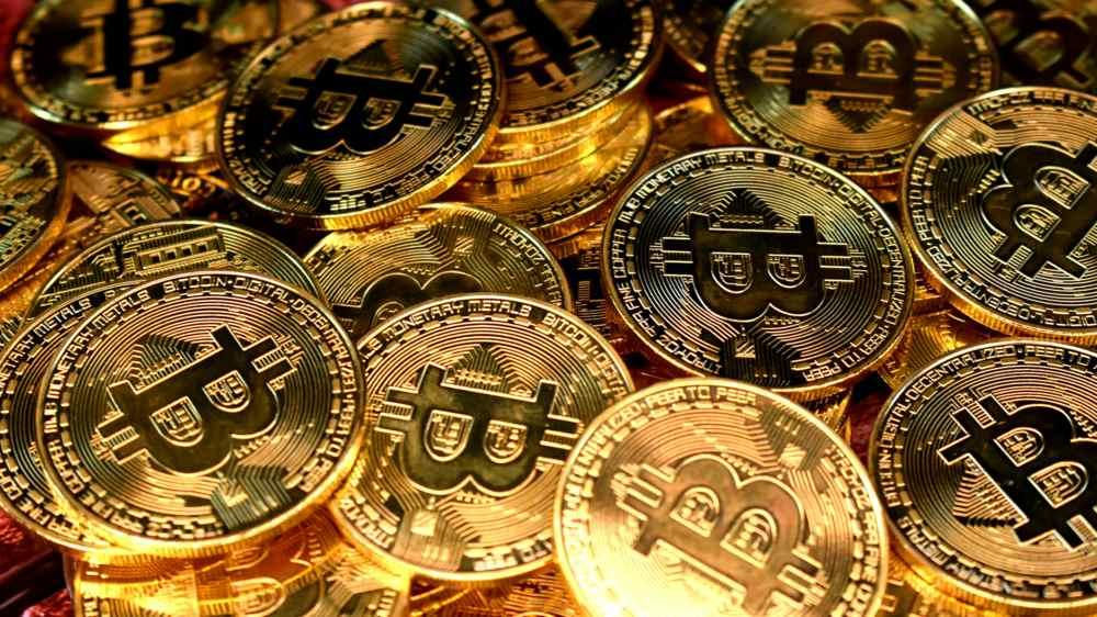 imagen con varias monedas de bitcoin