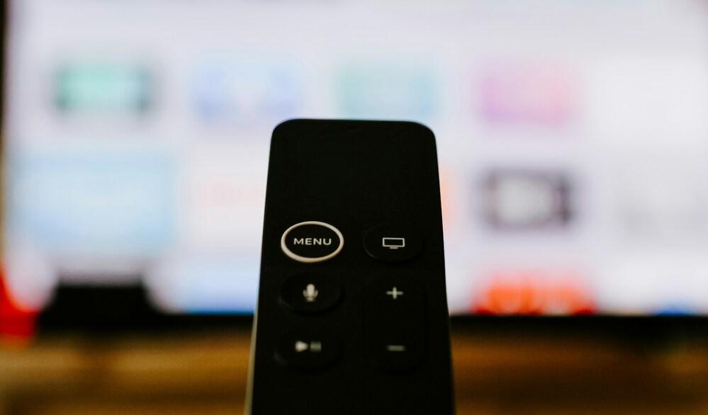 imagen de un mando de smart tv