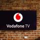 imagen de una smart tv con el logo de vodafone