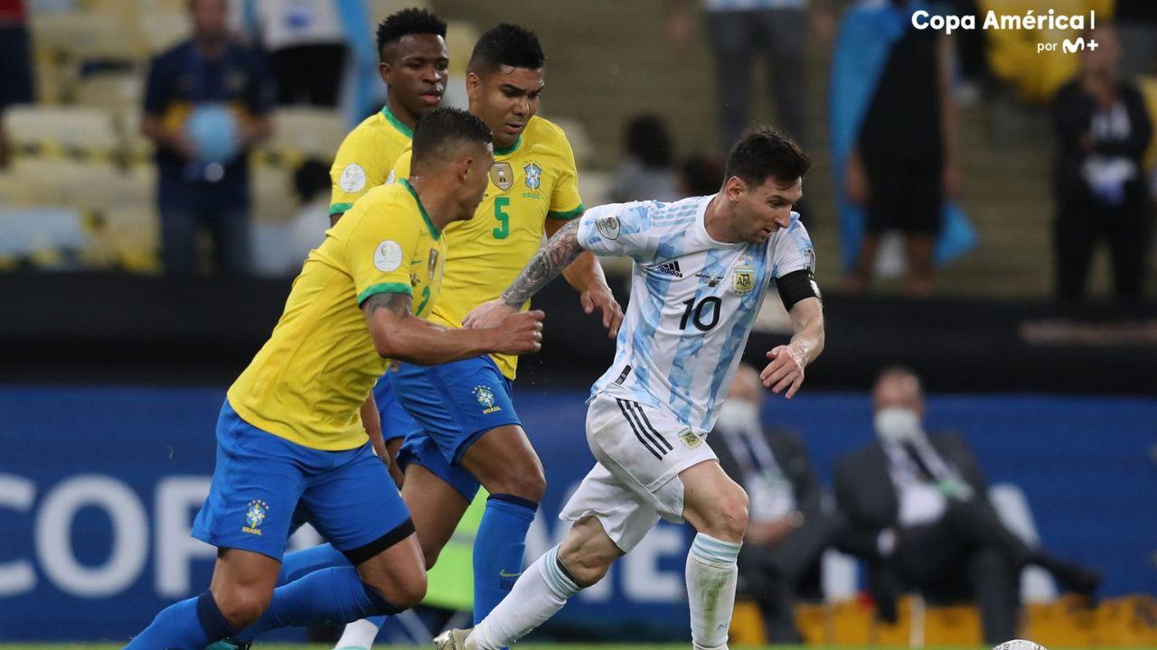 Un enfrentamiento entre Brasil y Argentina en el fútbol