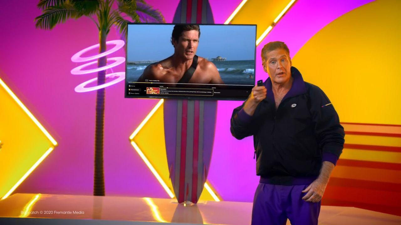 David Hasselhoff promocionando Los vigilantes de la playa en Pluto TV