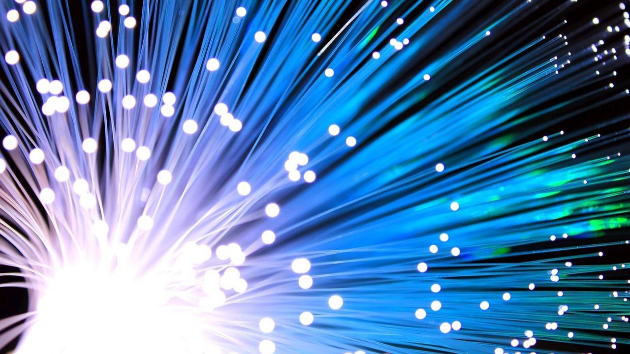 Optical fiber breaks the speed barrier and reaches 402 Tb/s without using new facilities
