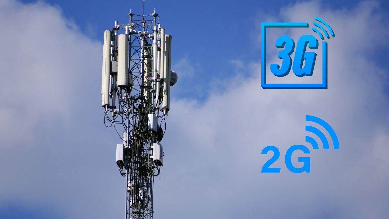 Torre de conexión con los logos de 3G y 2G