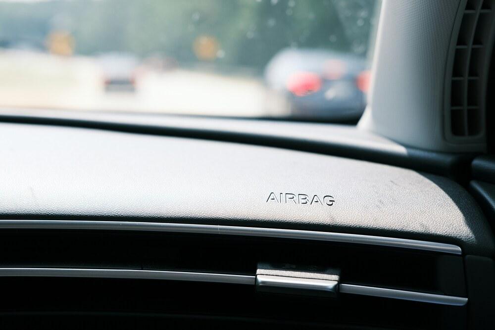 imagen de un coche con el airbag