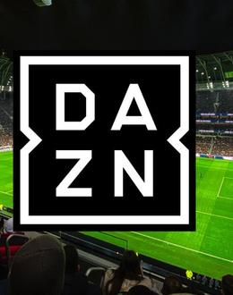 Un campo de fútbol con el logo de DAZN en el centro