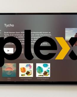 Televisión con logo de Plex